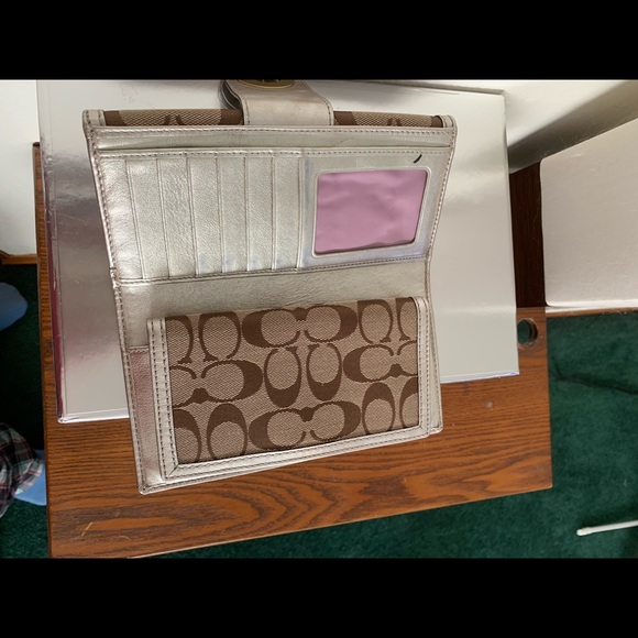 Coach wallet with turn lock closure with gold Trim - Picture 5 of 8